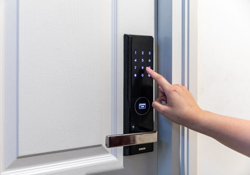 5 Essential Features to Evaluate When Buying a Smart Digital Door Lock!