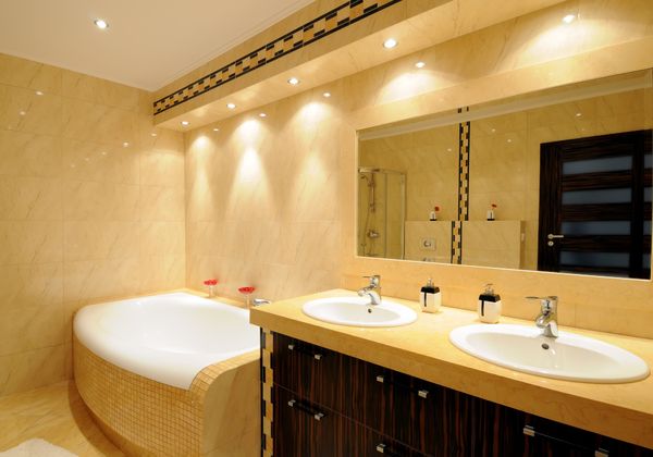 A Quick Guide to Bathroom Light Fittings: What Do You Really Need?